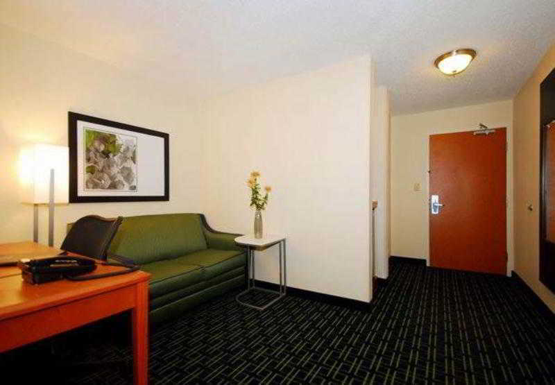 Fairfield Inn & Suites Canton North Canton Room photo